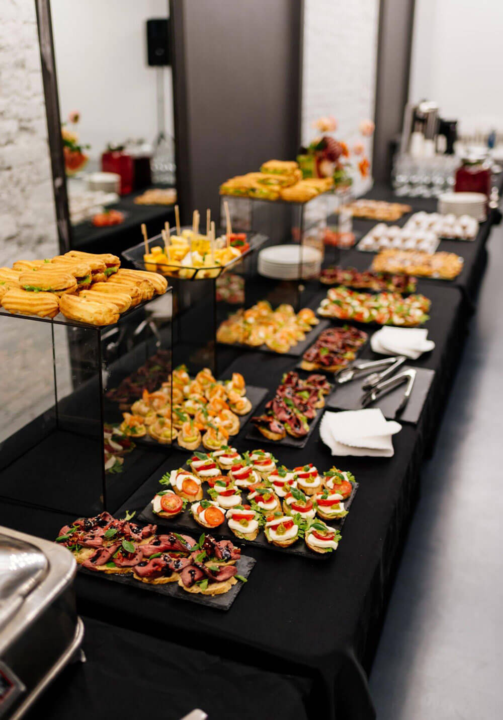 advantages-hiring-private-catering